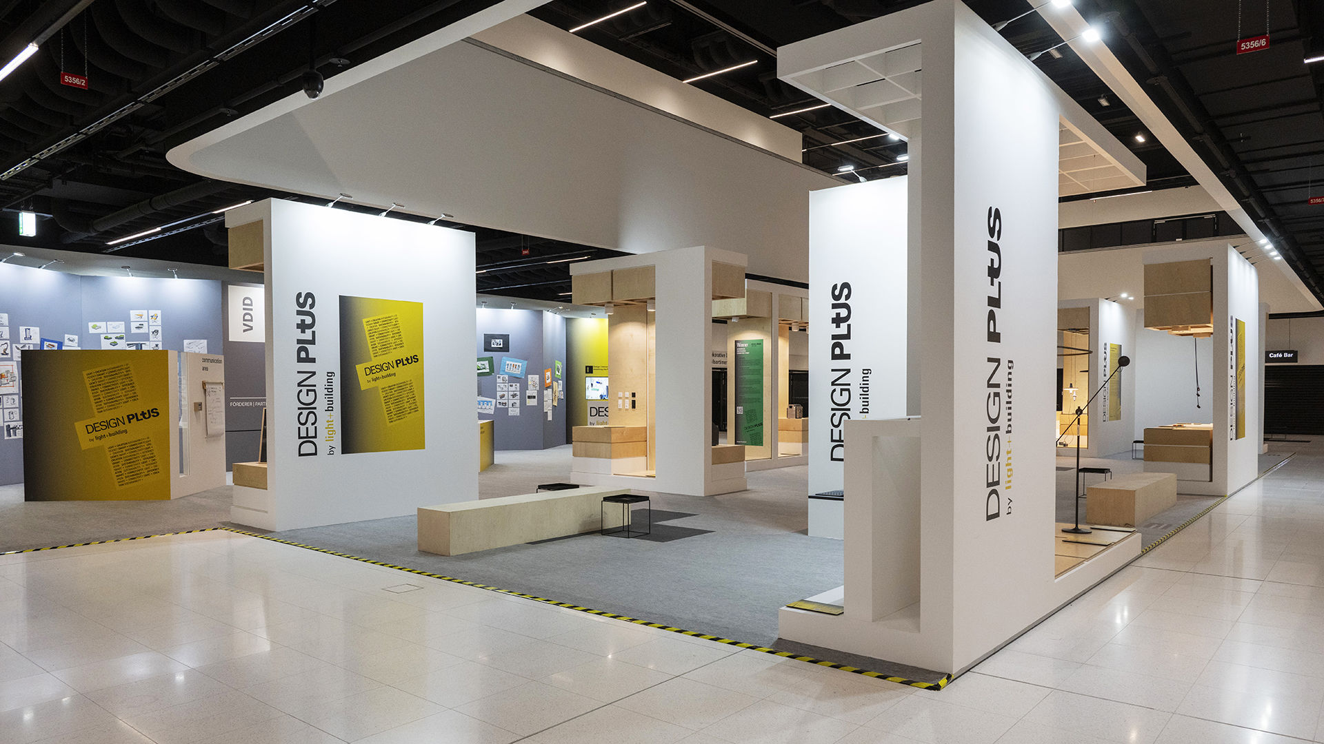 Set-up of an exhibition at the Design Plus trade fair