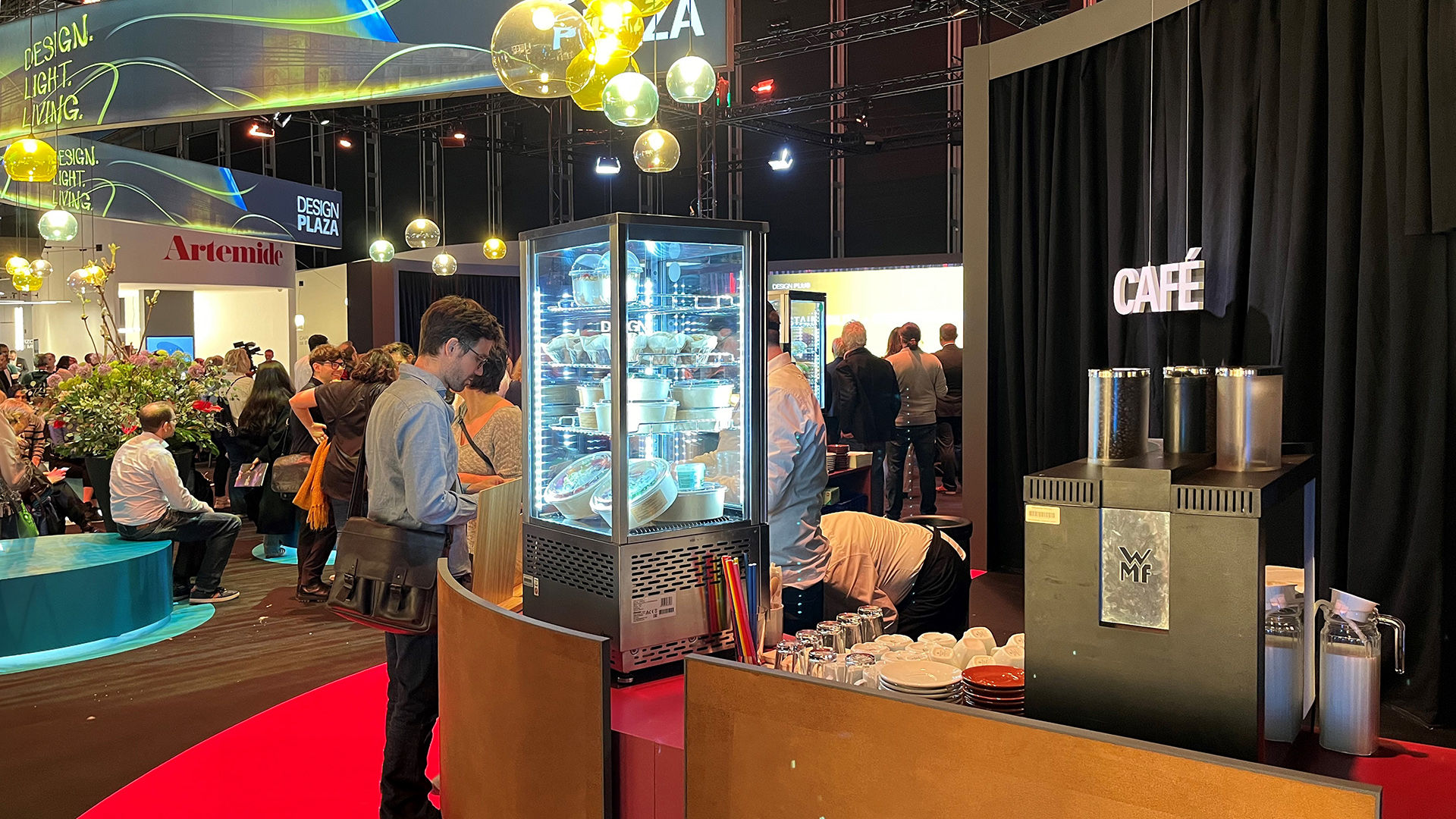Cafébereich bei der Bühne DesignPlaza