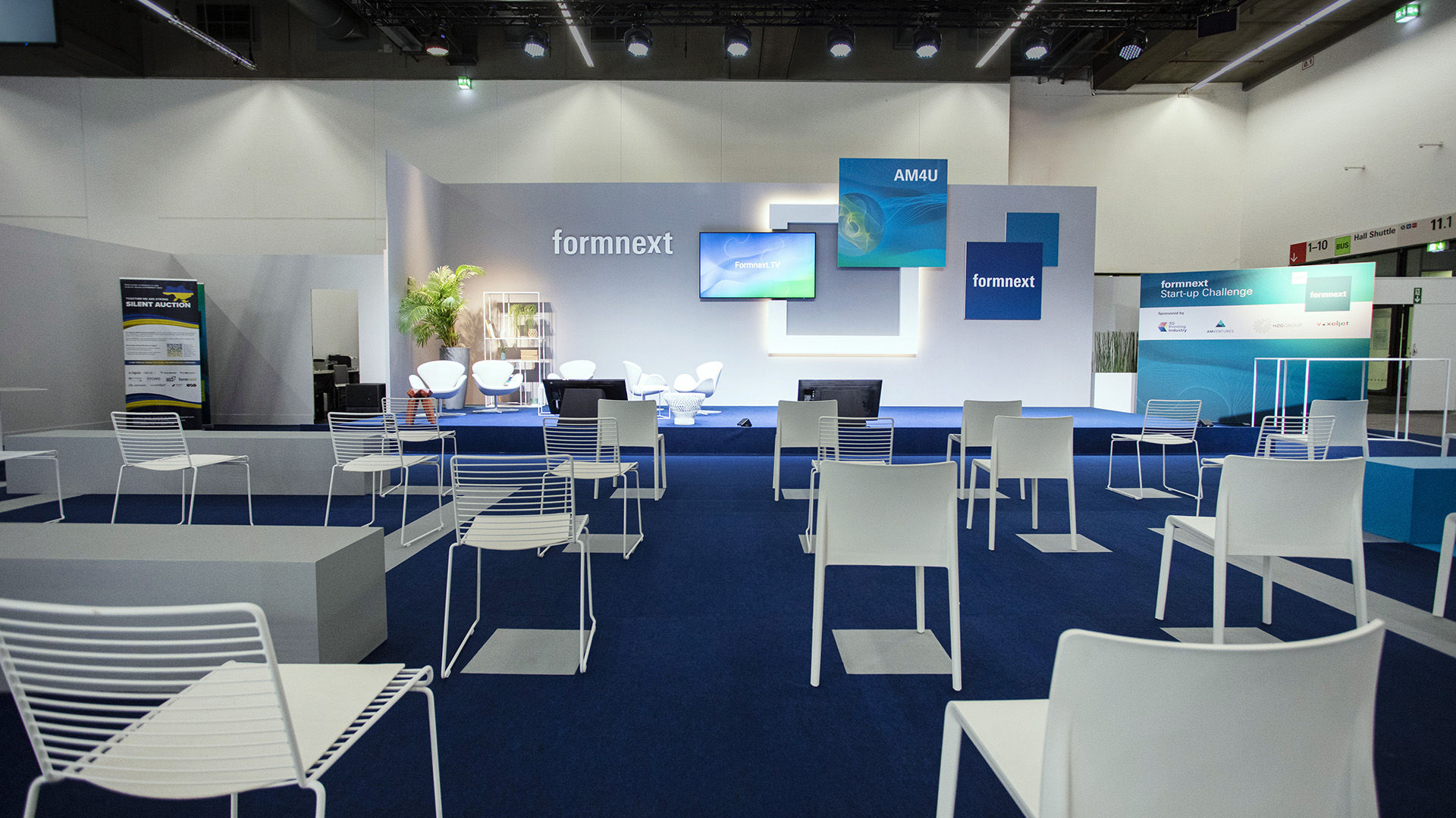 Stühle vor AM4U Stage auf der Formnext 2022